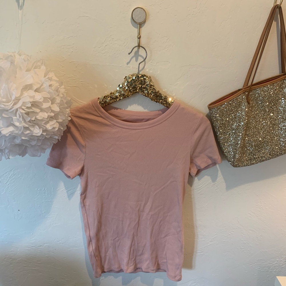 pink t-shirt